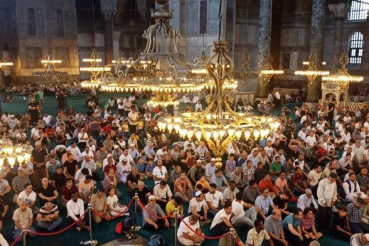 Ayasofya Camii'nde 251 şehit i&ccedil;in kuran okundu