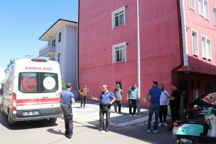 Parasının &ccedil;alındığını iddia eden patron &ccedil;alışanı sokak ortasında darp etti