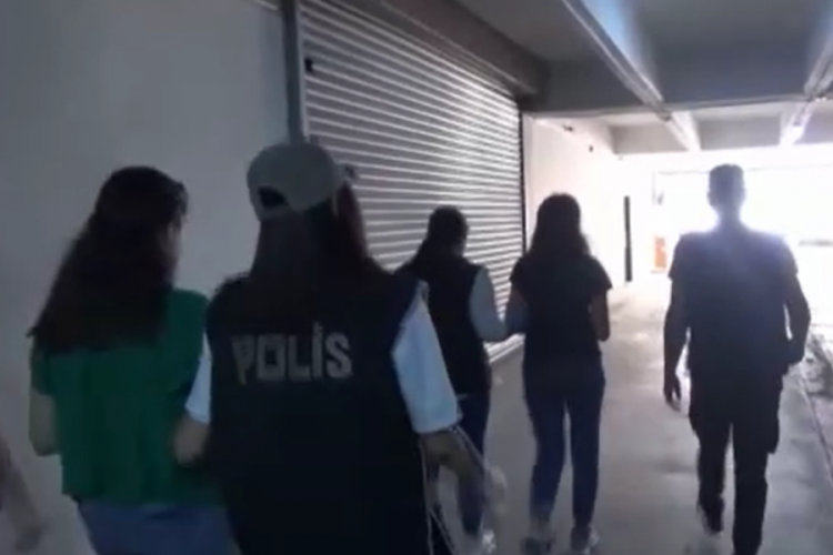 FET&Ouml; bağlantılı subayın DHKP-C'li kardeşlerine g&ouml;zaltı