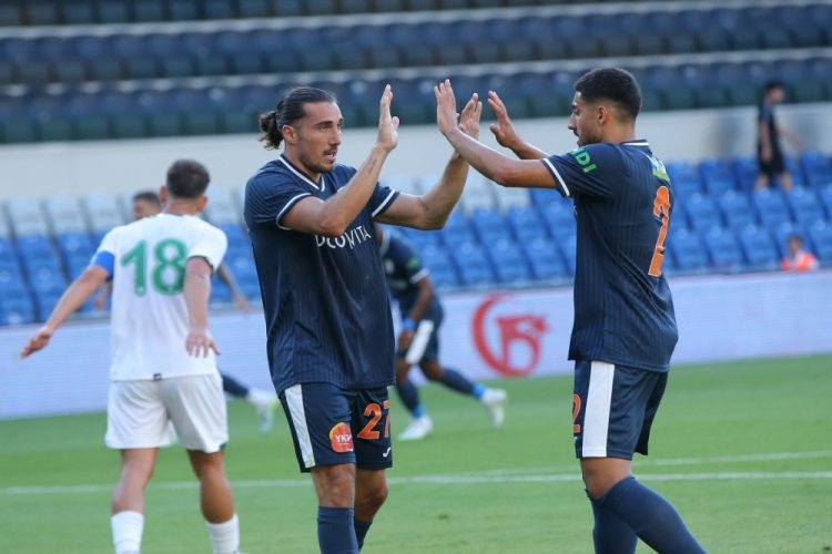 Başakşehir, Konyaspor'u tek golle ge&ccedil;ti