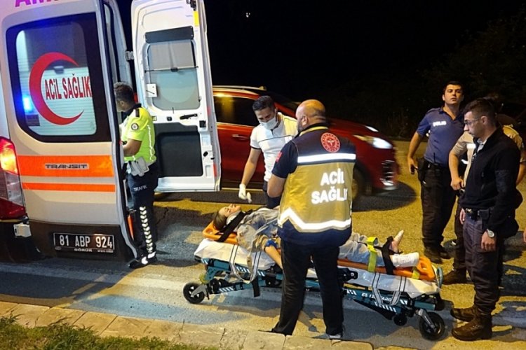 D&uuml;zce'de trafiğe kapatılan yola giren motosiklet devrildi: 2 yaralı