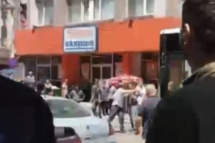 Bursa'da s&uuml;r&uuml;c&uuml;ler arasında 'yol verme' tartışması