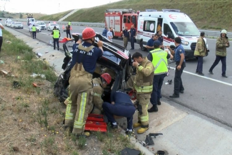 Tatil d&ouml;n&uuml;ş&uuml;nde İstanbul girişinde feci kaza: 1'i ağır 4 yaralı