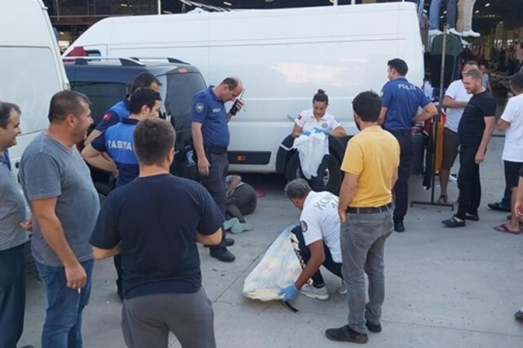 Kadınların g&ouml;r&uuml;nt&uuml;lerini &ccedil;eken ş&uuml;pheliye esnaf ve &ccedil;evredekilerden meydan dayağı