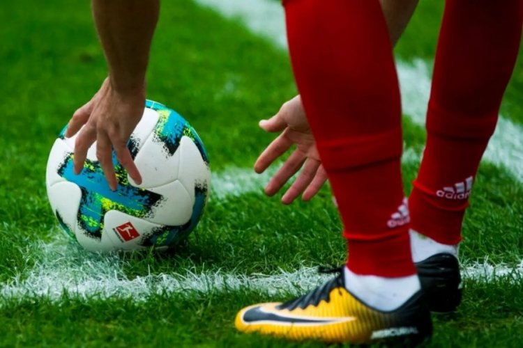 Şampiyonluk yarışında Fenerbah&ccedil;e ve Trabzonspor &ouml;nde (&Ouml;ZEL HABER)