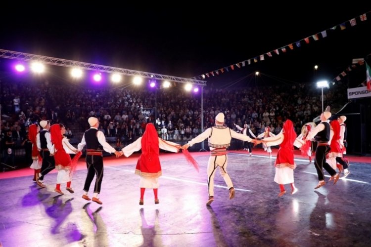 Bursa İneg&ouml;l'de k&uuml;lt&uuml;r sanat c&uuml;mb&uuml;ş&uuml;
