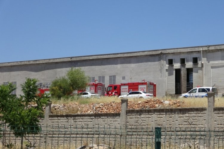 Adıyaman'da fabrikada &ccedil;ıkan yangın korkuttu