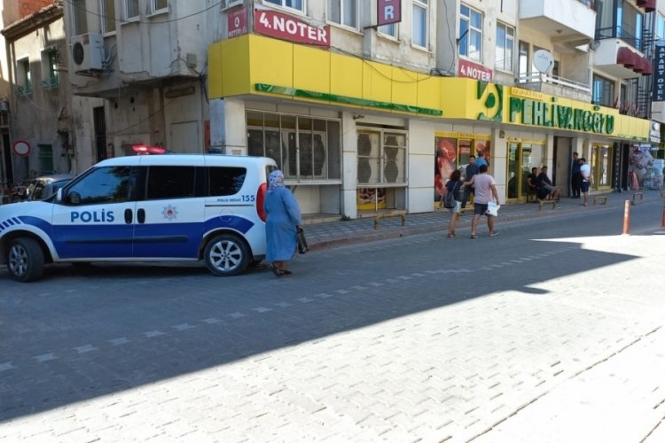 Balıkesir'de &ccedil;uvallı hırsız polisi g&ouml;r&uuml;nce &ccedil;uvalladı