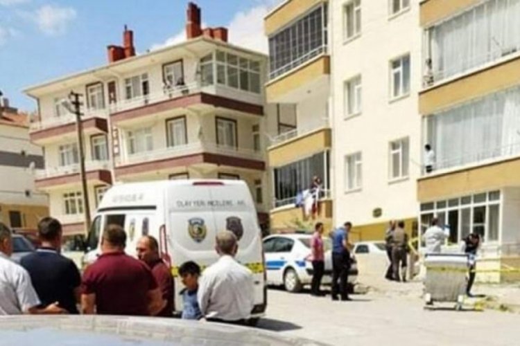 Tartıştığı kız kardeşini tabancayla vurarak &ouml;ld&uuml;rd&uuml;