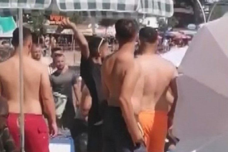 Halk plajında tekme tokat kavga kamerada
