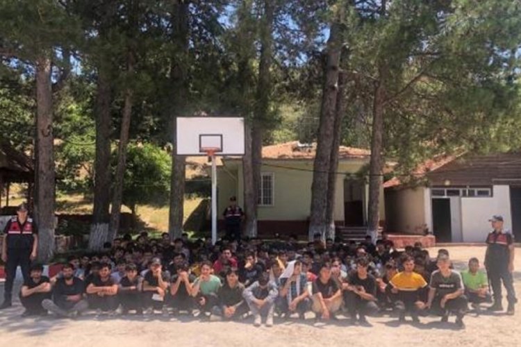 Kırklareli'de ka&ccedil;ak g&ouml;&ccedil;men operasyonu