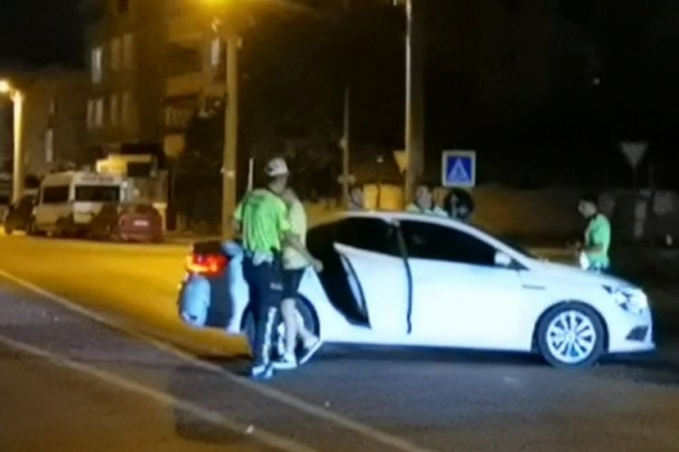 Bursa'da hareketli gece: 16 yaşındaki s&uuml;r&uuml;c&uuml;, havaya ateş a&ccedil;ılarak durduruldu