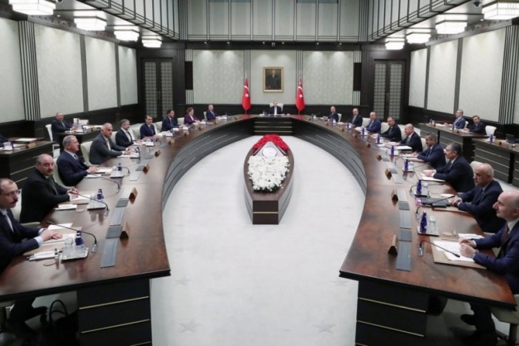 Milyonlarca gencin g&ouml;z&uuml; kulağı Kabine toplantısında! KYK borcu faizleri silinecek mi?