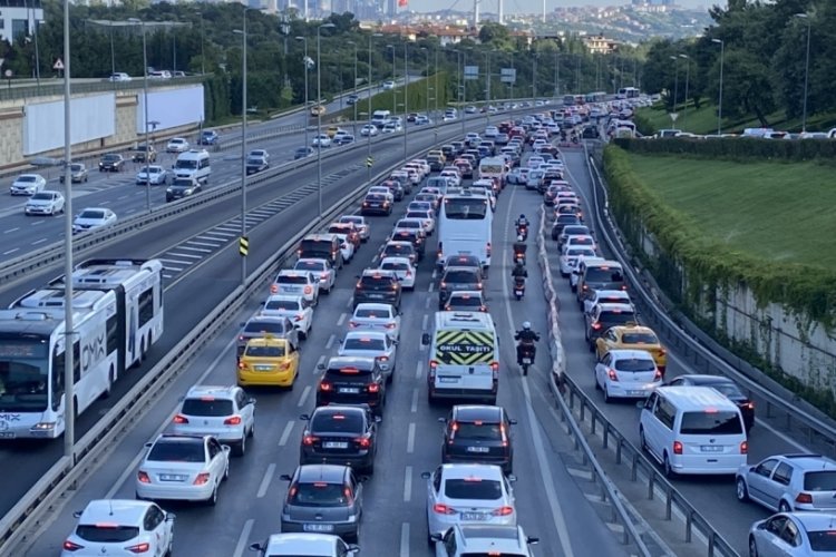 İstanbul'da bayram d&ouml;n&uuml;ş&uuml; trafik yoğunluğu devam ediyor