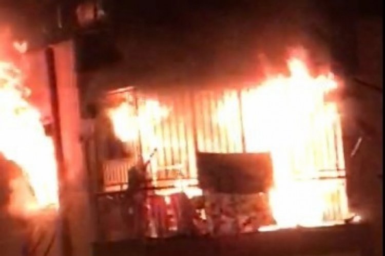 Antalya'da yangın &ccedil;ıkan evde 2 &ccedil;ocuk mahsur kaldı