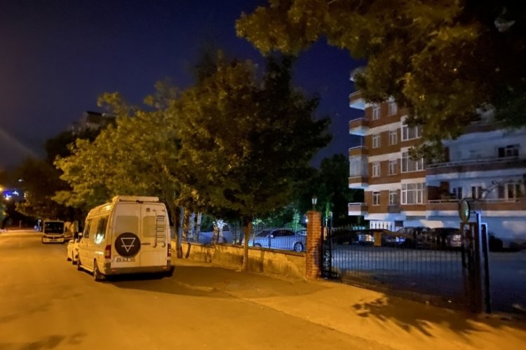 Bursa'da bisiklet hırsızı balkondan kendisine fırlatılan tencereyi de &ccedil;aldı
