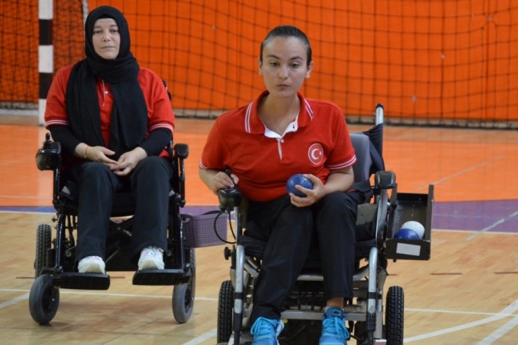 Kas erimesi hastası Rabia, milli takım kampında&nbsp;