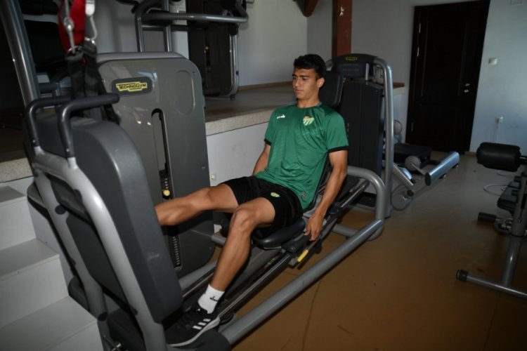 Bursaspor g&uuml;n&uuml;n ilk idmanında kuvvet &ccedil;alışması yaptı