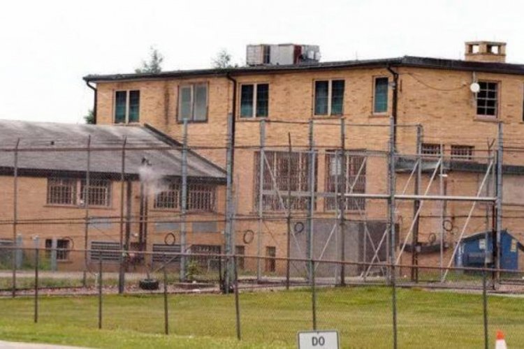 Cezaevinde ilgin&ccedil; olay! İki mahkumu hamile bıraktı