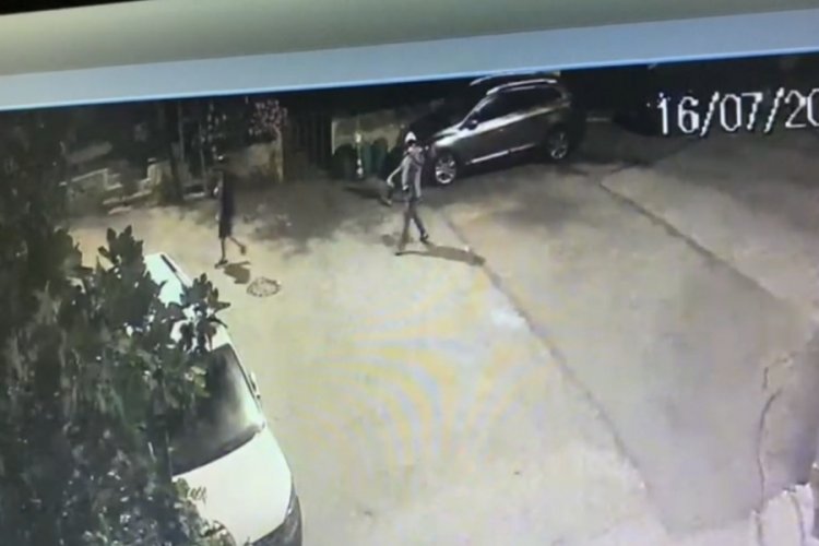 İstanbul'da &ccedil;aldıkları otomobille hırsızlığa gittiler