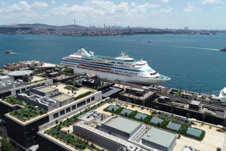 Rusya'nın kruvaziyeri İstanbul'da