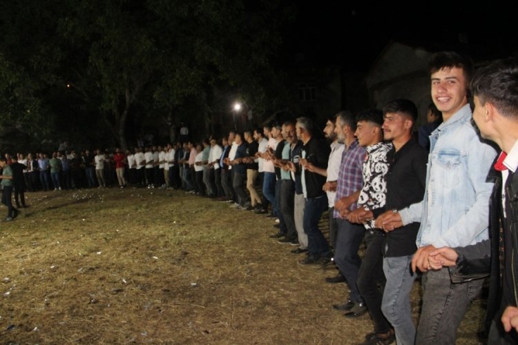 Bitlis'te bir d&uuml;ğ&uuml;nde k&ouml;y&uuml;n n&uuml;fusu bir gecede 3 bin oldu