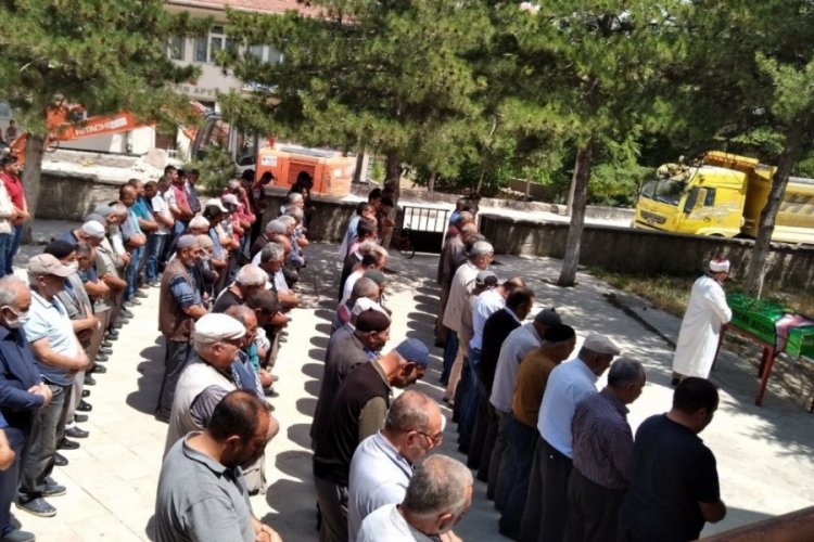 Kırşehir'de kardeşi tarafından &ouml;ld&uuml;r&uuml;len kadın toprağa verildi