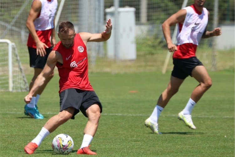 Antalyaspor, hazırlıklarını tesislerinde s&uuml;rd&uuml;rd&uuml;
