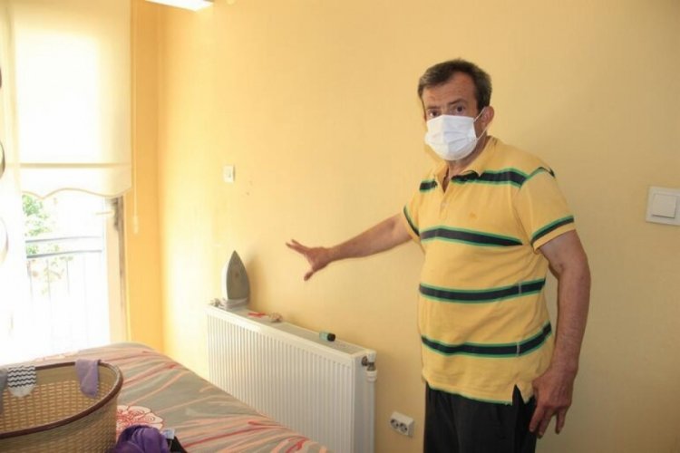 Evine giren hırsızdan para isteyince hırsız ka&ccedil;ıp gitti