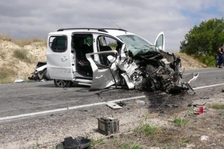 Yozgat'ta feci kaza: 2 kişi &ouml;ld&uuml;, 4 kişi yaraladı