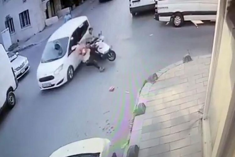 İstanbul Bayrampaşa'da kaza yapan s&uuml;r&uuml;c&uuml;ler birbirine girdi