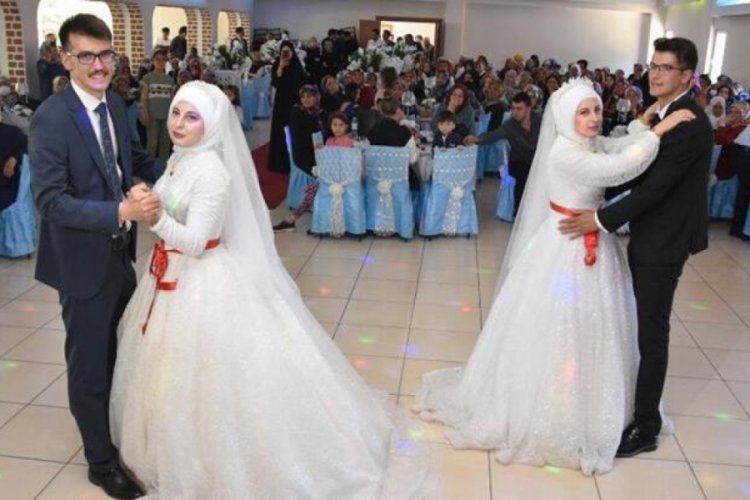 İkiz kız kardeşler ikizlerle evlendi