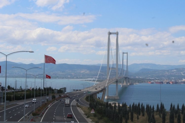 Osmangazi K&ouml;pr&uuml;s&uuml;'nden 2 haftada 757 bin ara&ccedil; ge&ccedil;ti
