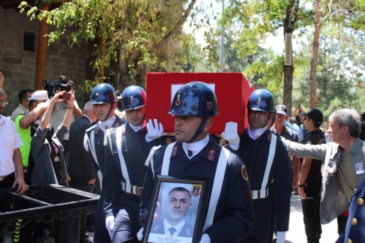 Kayseri şehidini son yolculuğuna uğurladı