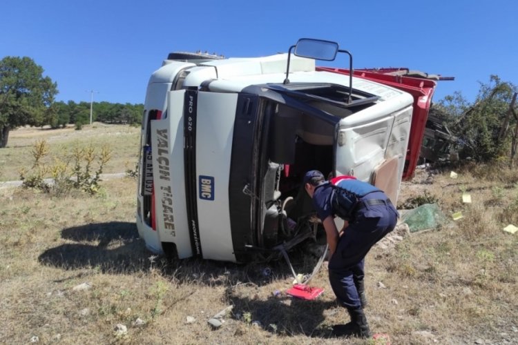Freni boşalan kamyondan atlayan 1 kişi &ouml;ld&uuml;, 1 kişi yaralandı