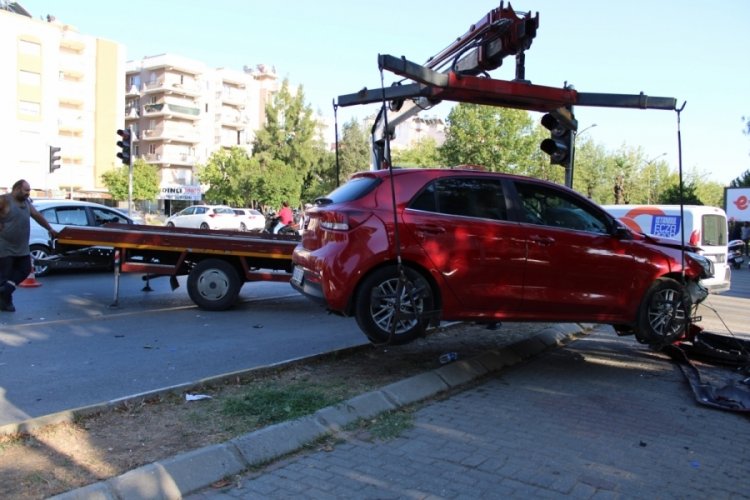 Kırmızı ışık ihlali kazaya sebep oldu
