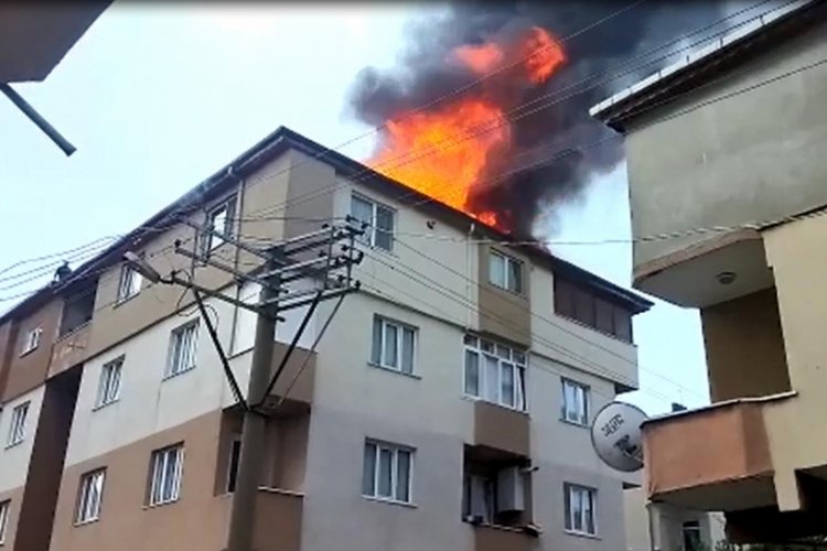 Kocaeli'de izolasyon &ccedil;alışması sırasında &ccedil;atı yandı