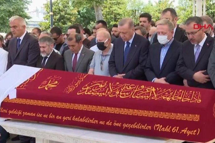 Cumhurbaşkanı Erdoğan, G&ouml;ksel G&uuml;m&uuml;şdağ'ın annesinin cenaze t&ouml;reninde konuşma yaptı
