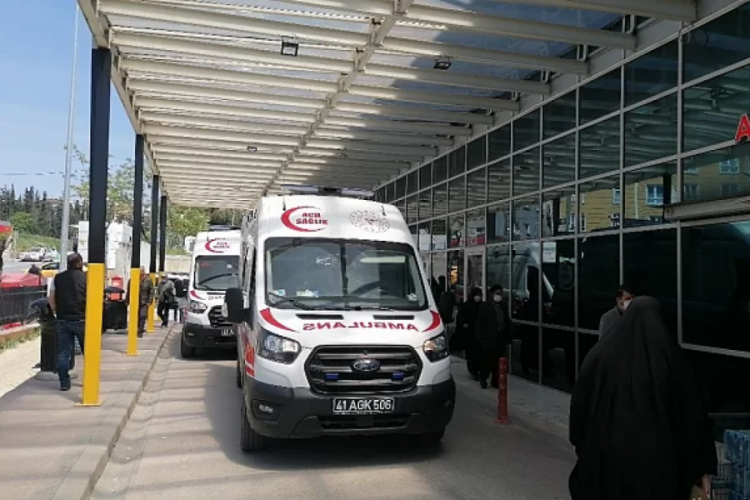 Fırıncı ile &ccedil;alışanı arasındaki kavgada kan aktı