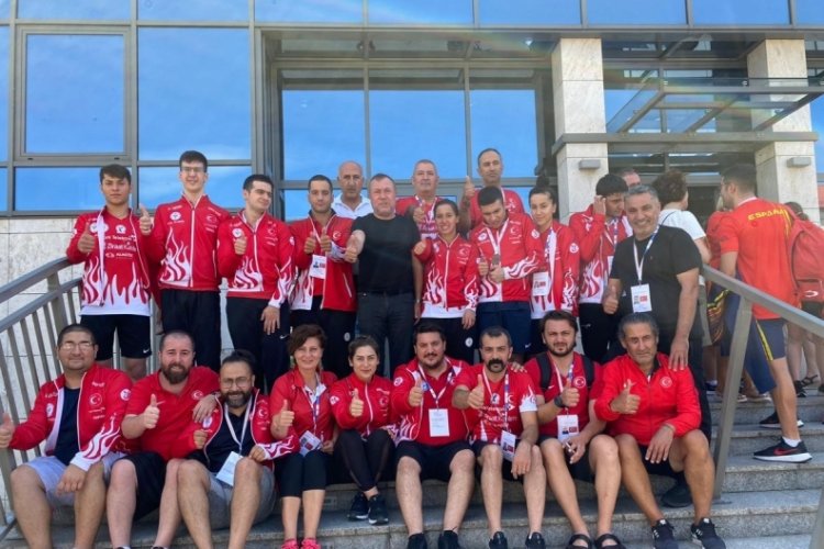 &Ouml;zel Sporcular Para Masa Tenisi Kadın Milli Takımı, altın madalyayı kazandı