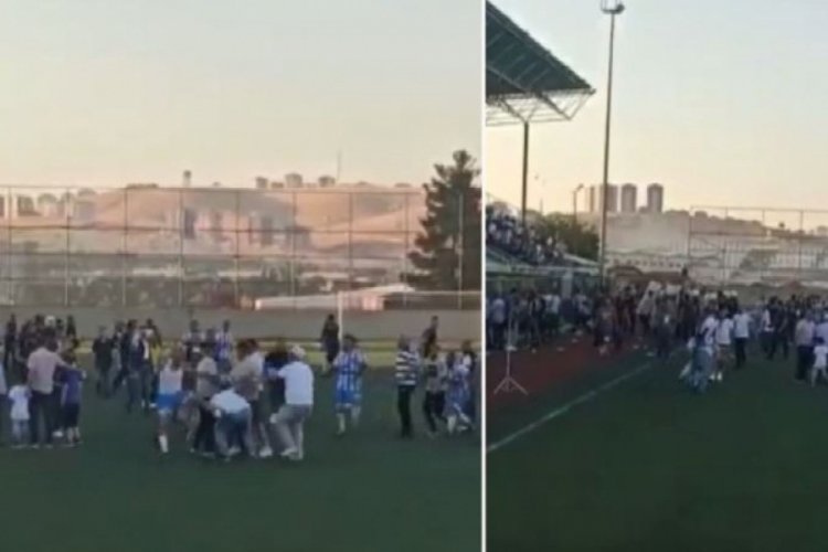 Yeşil saha karıştı! Kavgayı g&ouml;r&uuml;nt&uuml;lerken, futbolculardan dayak yedi
