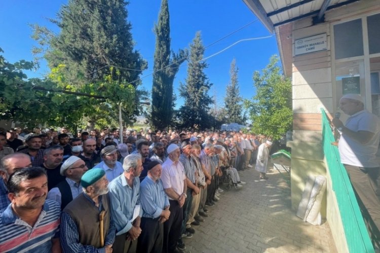 Bursa'da arazi anlaşmazlığı nedeniyle hayatını kaybeden amca yeğen defnedildi