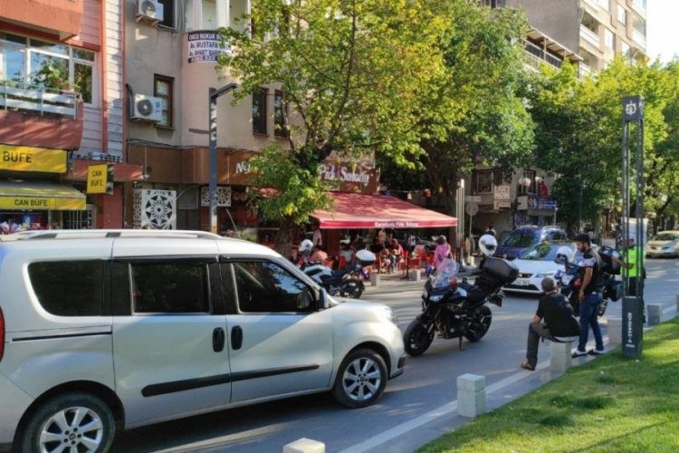&Ccedil;aldığı ara&ccedil;la ters istikamete dalan şahıs yayaya &ccedil;arptı