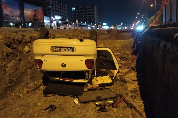 Adana'da otomobil  alt ge&ccedil;it &ccedil;alışmasına d&uuml;şt&uuml;