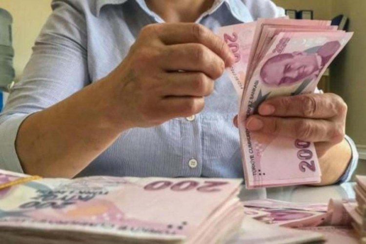 Banka değiştiren emekliye 5 bin lira: 3 g&uuml;nde hesaplarda!