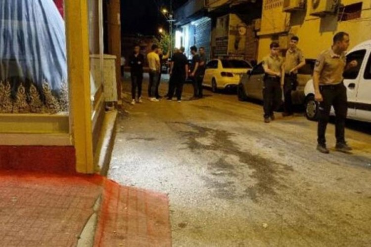 D&uuml;ğ&uuml;nde &ccedil;ıkan bı&ccedil;aklı kavgada 3 kişi yaralandı