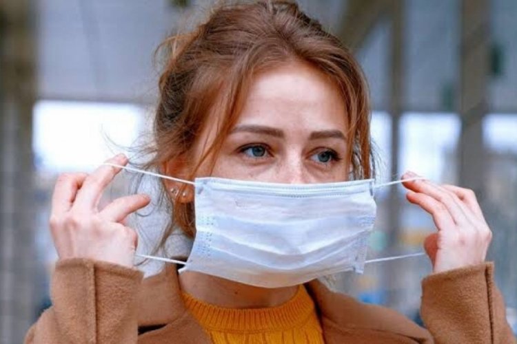 Koronavir&uuml;s r&uuml;zgarı yeniden esiyor! Maske zorunluluğu kapıda mı? (&Ouml;ZEL HABER)