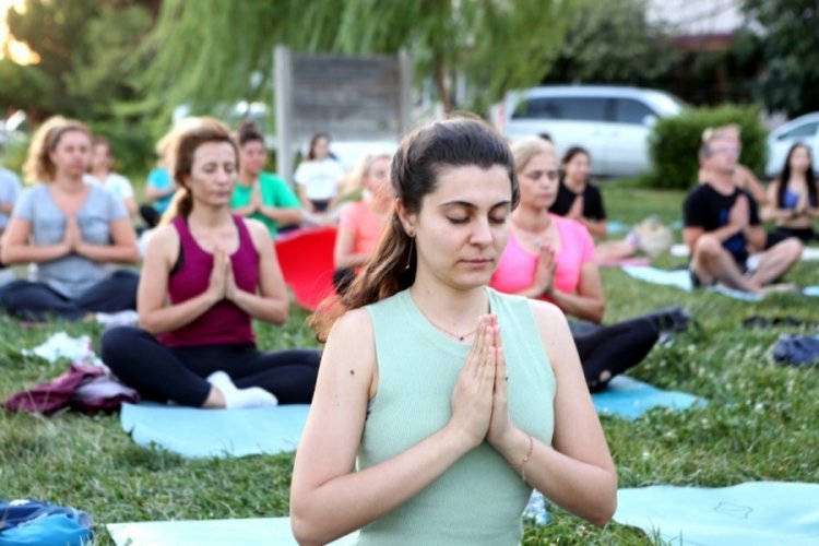 Bursa'da Altınşehir sakinleri yogada bir araya geldi
