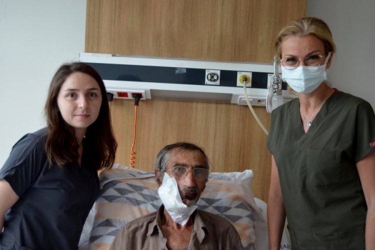 T&uuml;m&ouml;r nedeniyle su bile yutamıyordu, sağlığına kavuştu