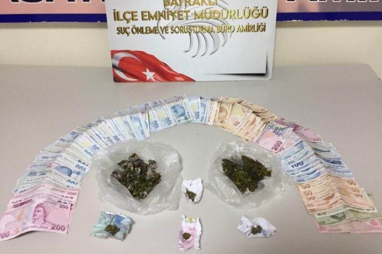 Polisi g&ouml;ren ş&uuml;pheliler poşetlerdeki esrarı klozete attılar